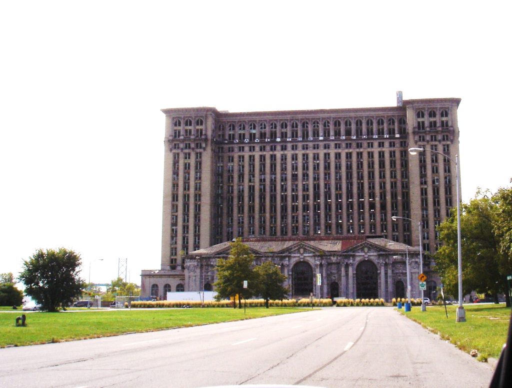 completed in 1913, downtown Detroit