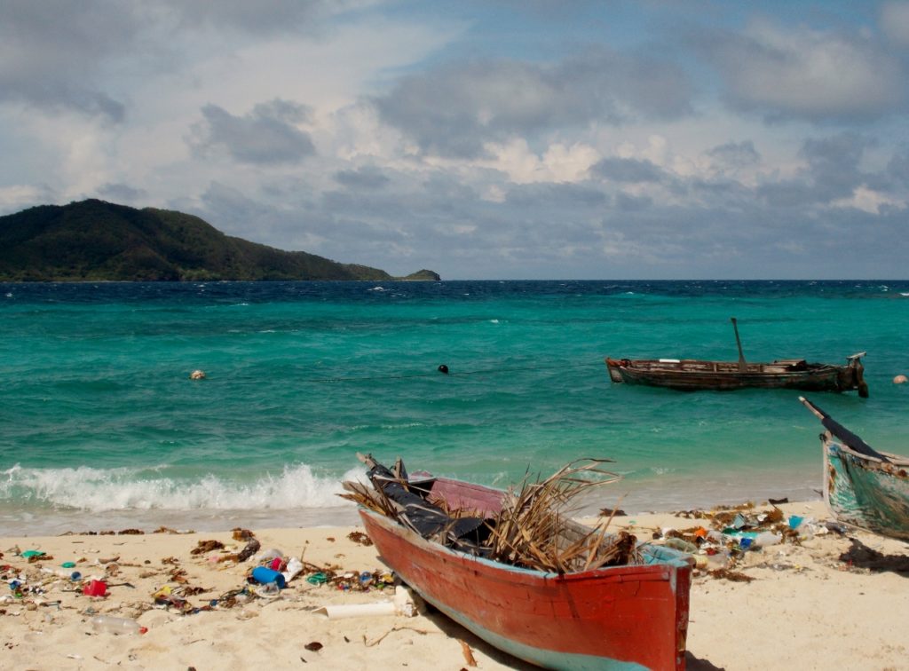 ocean pollution, Cayos Cochinos, plastic debris